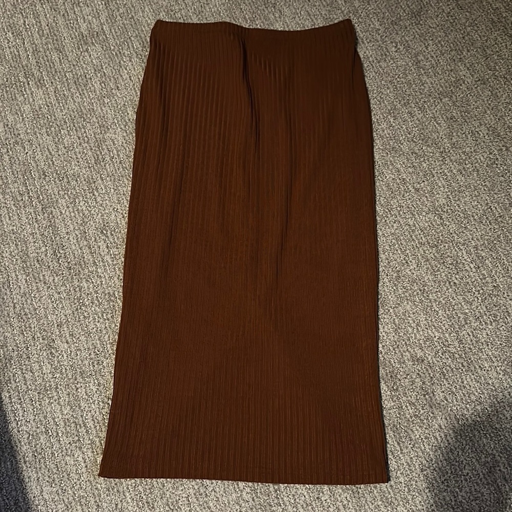 Shein Ribbed MIDI skirt in brown.